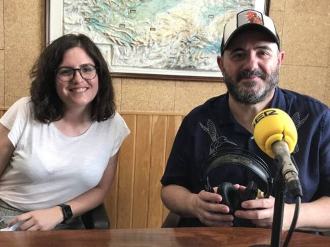 Marta Aparicio y Juanra Fernández en el estudio central de SER Cuenca.