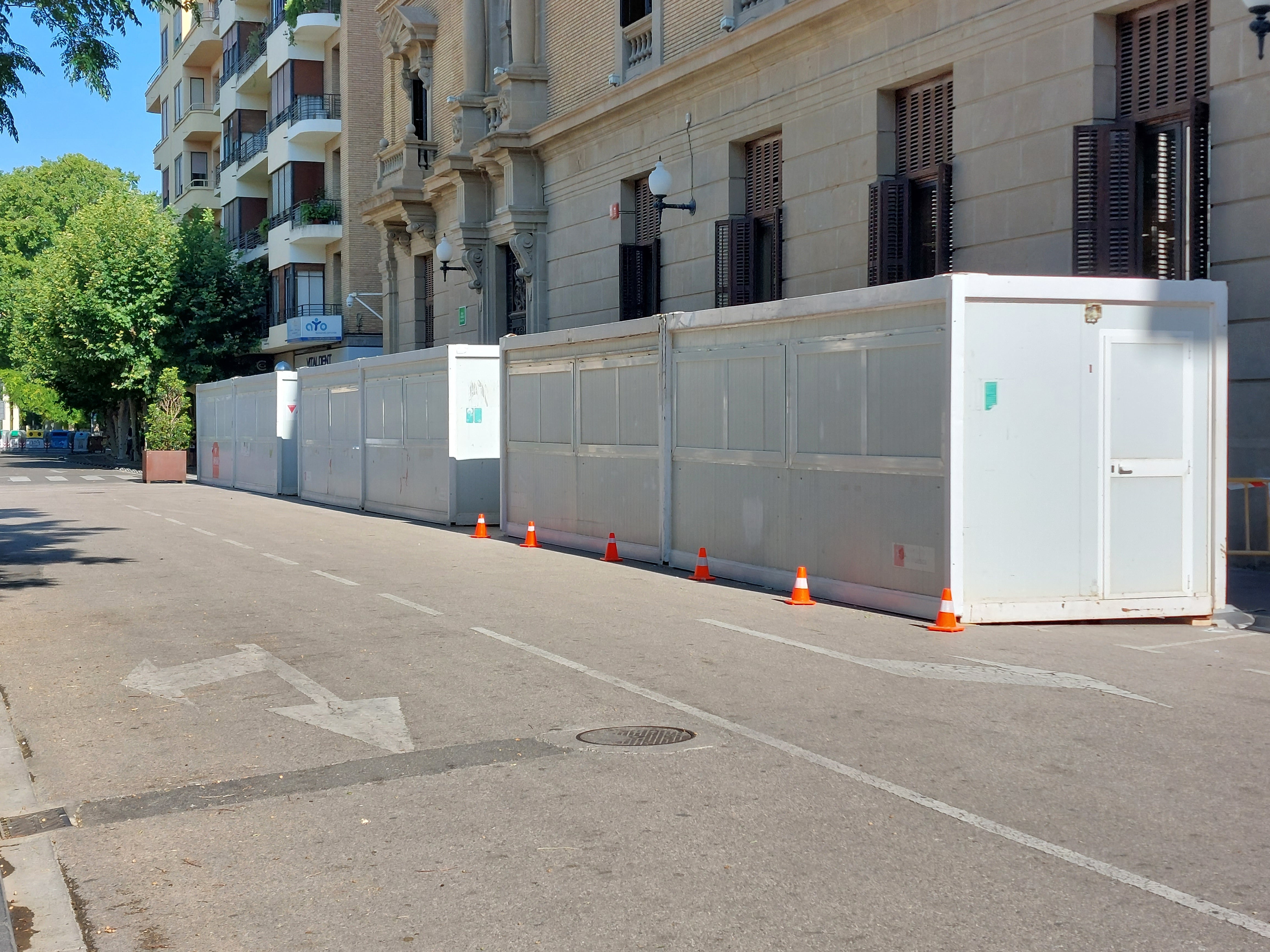 Las casetas de las peñas ya están en la Plaza de Navarra