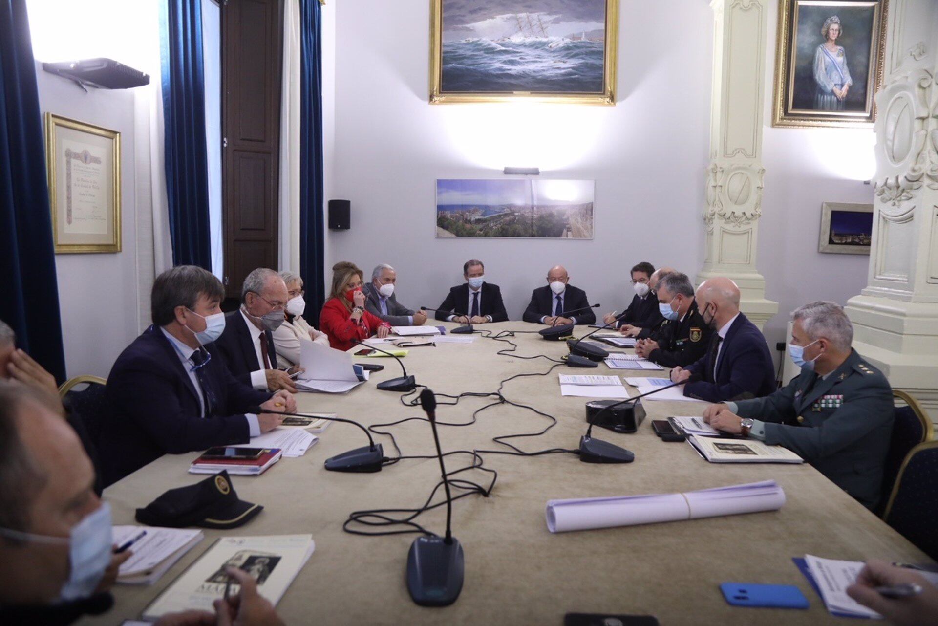 Junta local de seguridad, copresidida por el alcalde de Málaga, Francisco de la Torre, y el subdelegado del Gobierno de España en la provincia, Javier Salas,