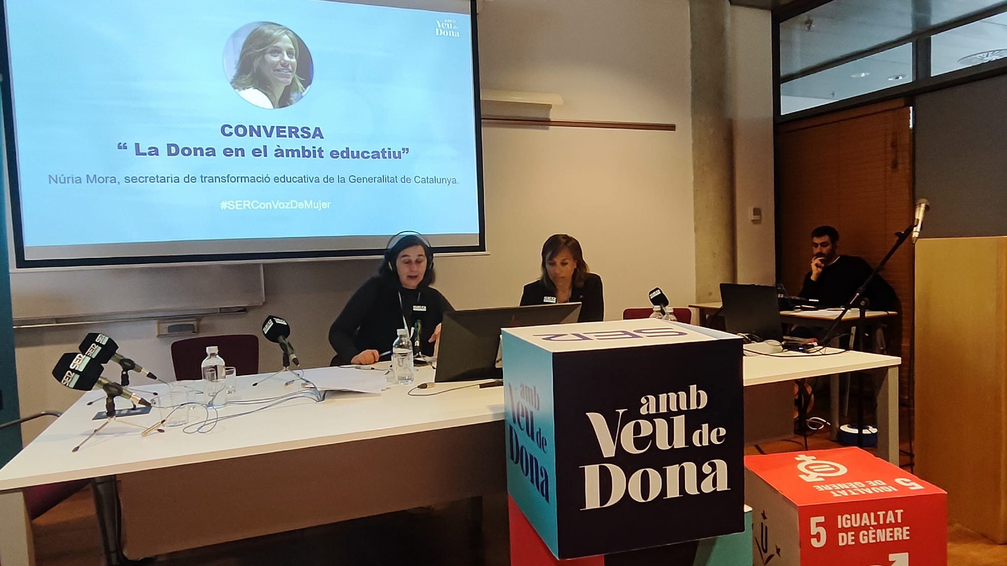 Amb Núria Mora, secretària de Transformació Educativa de la Generalitat, s'ha parlat de la importància de la coeducació des de l'accés dels infants a l'escola.