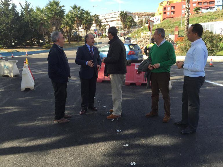 El alcalde de Algeciras y técnicos municipales en obras de Pajarete