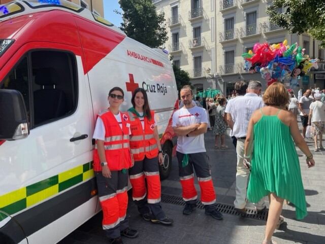 Equipo de voluntarios de Cruz Roja que ha prestado asistencia en el Coso Bajo este 10 de agosto