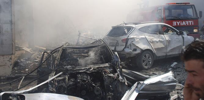 Los dos coches bomba que han explotado este sábado en la localidad suroriental turca de Reyhanli, fronteriza con Siria