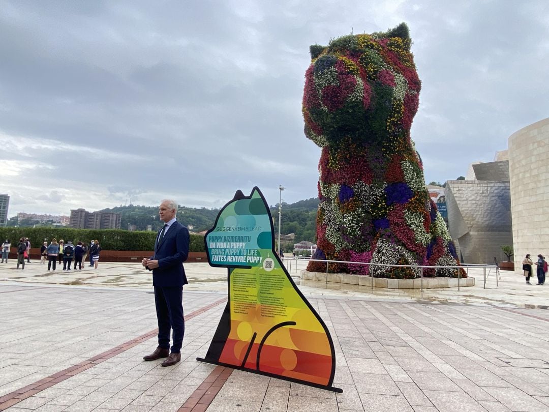 El director del Guggenheim, Juan Ignacio Vidarte, presenta la campaña #DaVidaAPuppy