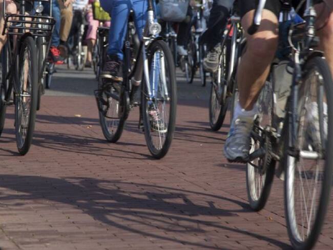 Se prohibirá circular montado en bici o patinete eléctrico por zonas peatonales y aceras de Palencia