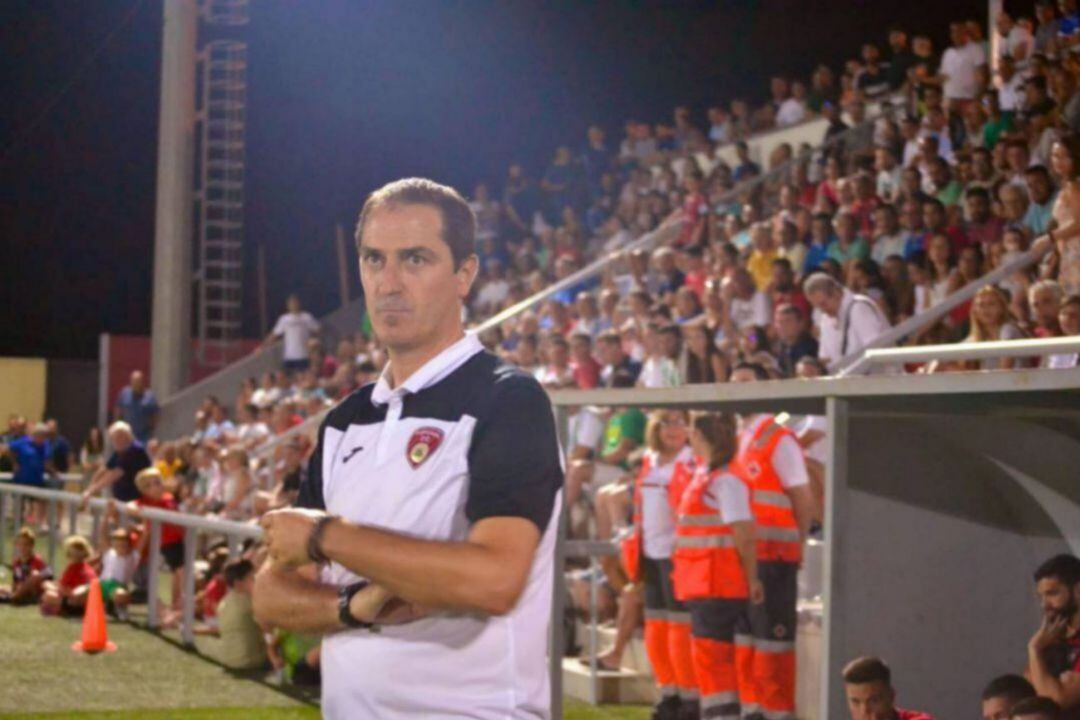 Diego Caro entrenador del Puente Genil