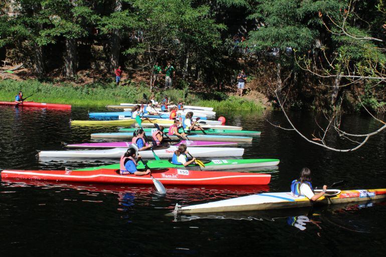 La 23 edición de la regata de Piragüismo fiesta la empanada en Allariz, la protagonizó la base de las escuelas de la provincia con la gran éxito