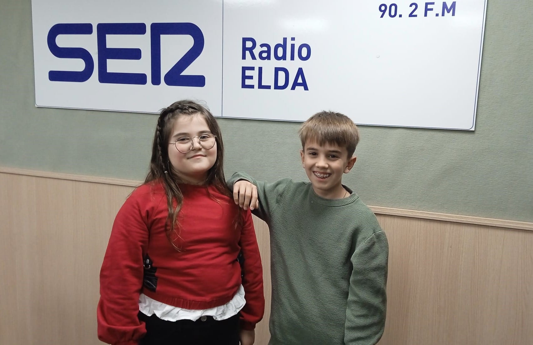 Martina y Bruno, capitán y abanderada infantiles de la Comparsa de Cristianos Elda.