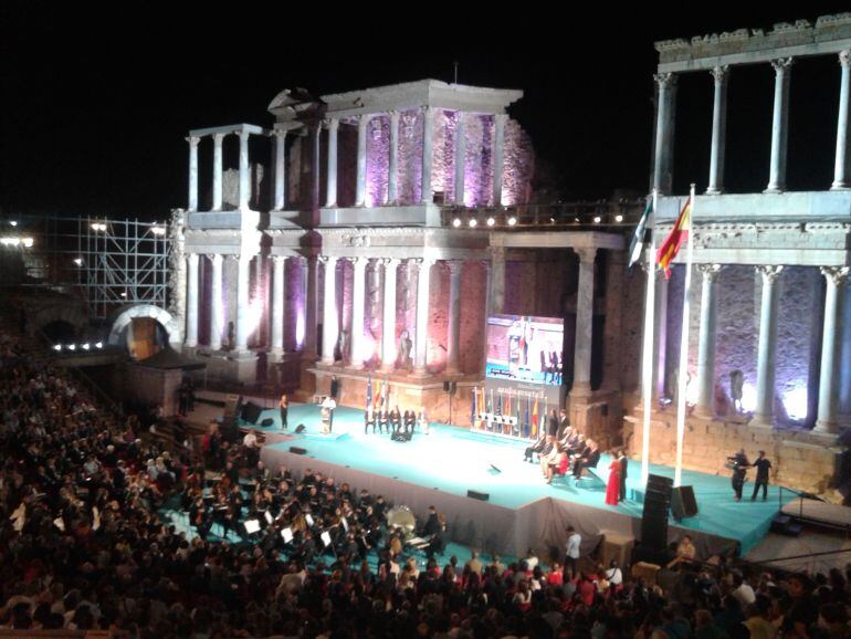 Acto de entrega de Medallas de Extremadura 2015 en el Teatro Romano de Mérida