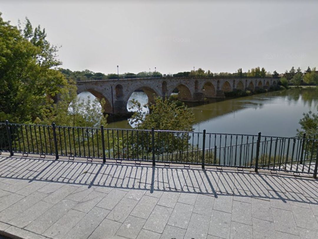 Vista del Puente de Piedra desde la Avenida de Vigo