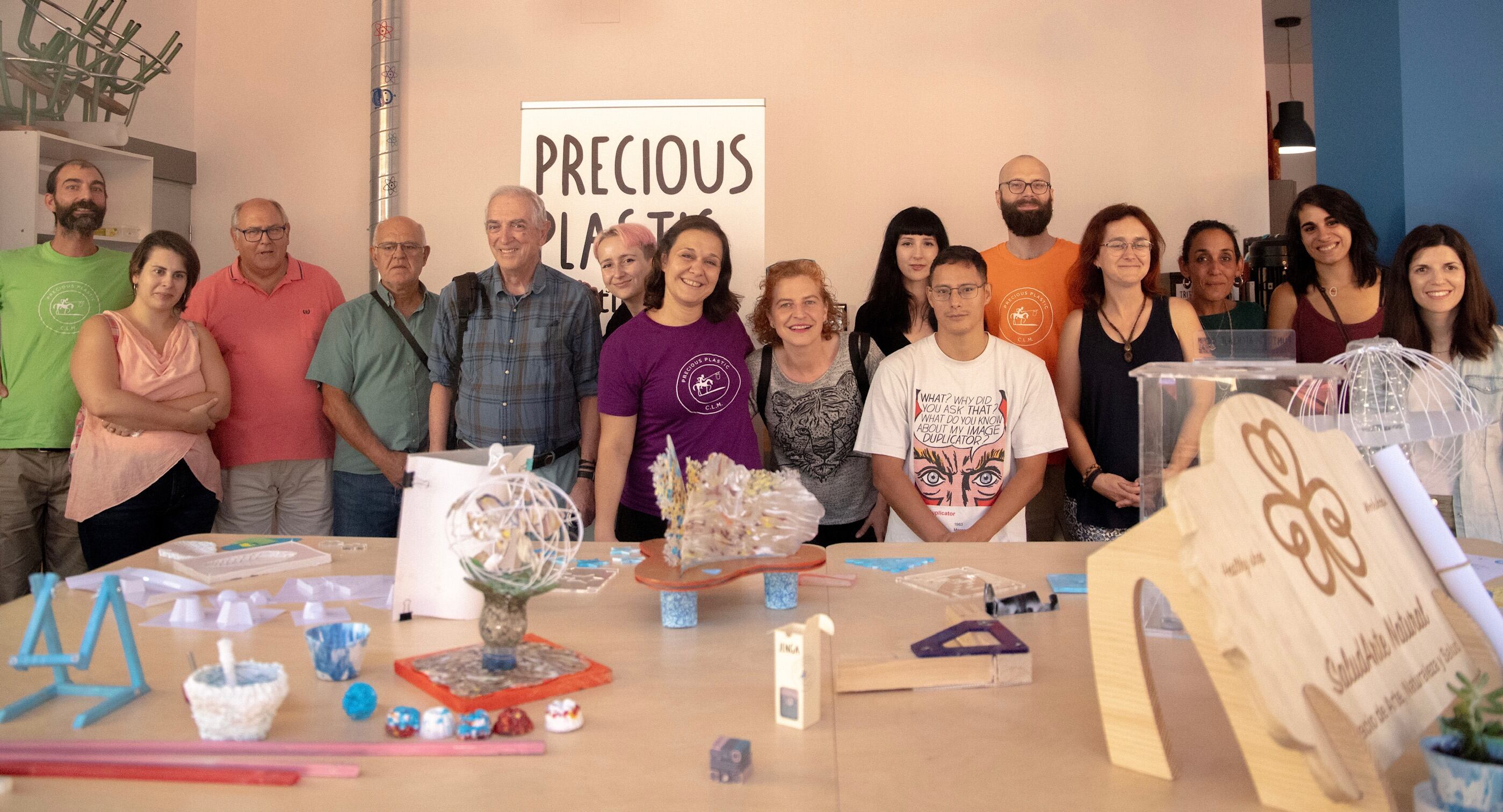 Equipo de FabLab Cuenca junto a los primeros embajadores de Precious Plastic Castilla-La Mancha.