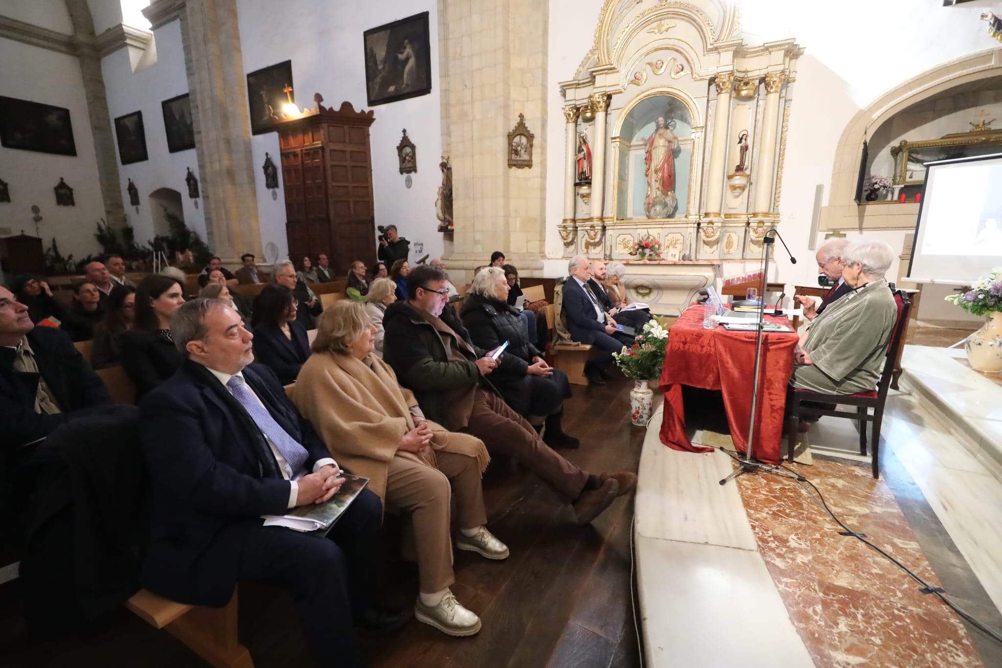 Interior de la iglesia del convento de la Anunciada donde se celebra el congreso