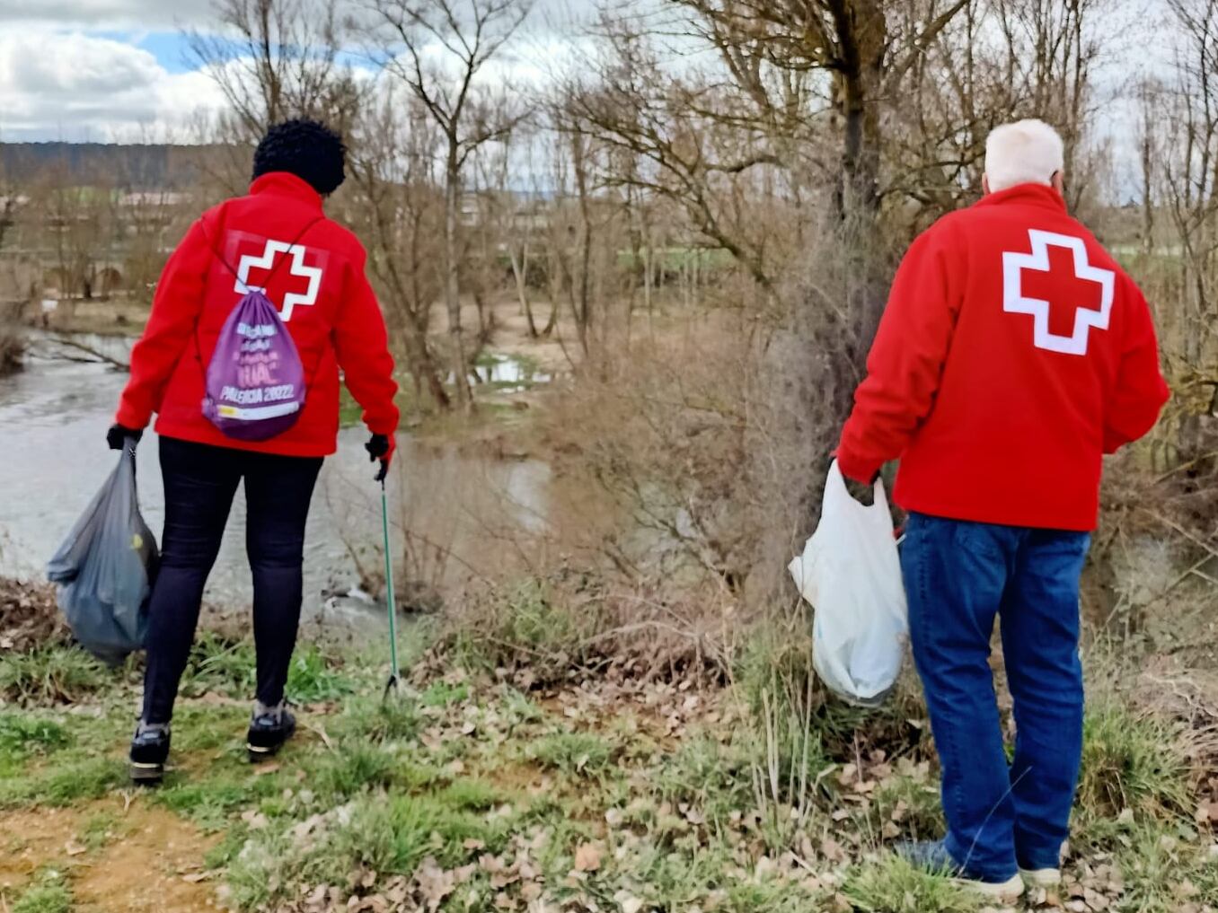 Cruz Roja en Palencia y LIBERA recogen 77 kilos de basuraleza en nuestra provincia