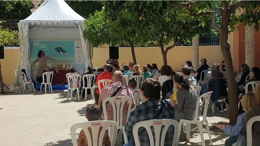 Cuentacuentos en la Delegación de la Junta.