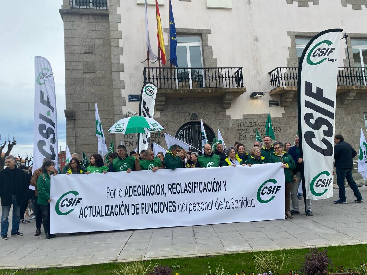 Personal sanitario se concentra en A Coruña para que revisen sus categorías profesionales