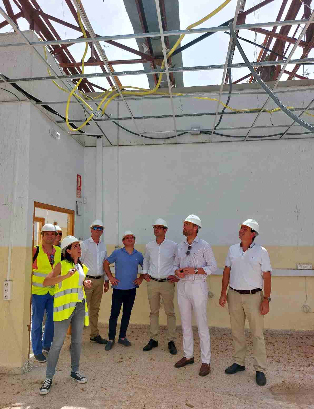 Durante la visita del consejero en funciones y el alcalde a las obras del IES Ginés Pérez Chirinos