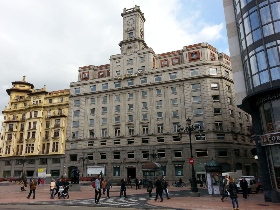 Edificio de la sede central de Liberbank en la Plaza de la Escandalera de Oviedo