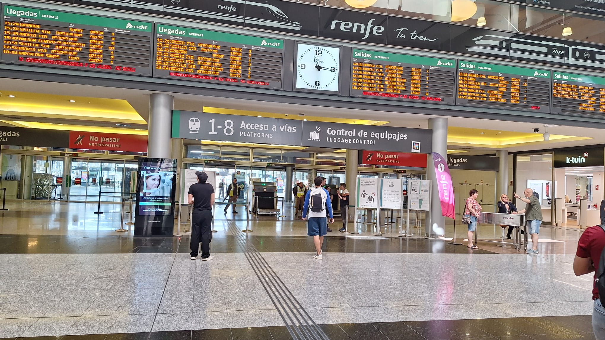 La reanudación del AVE alivia a viajeros y comercios pese a las limitaciones en la frecuencia