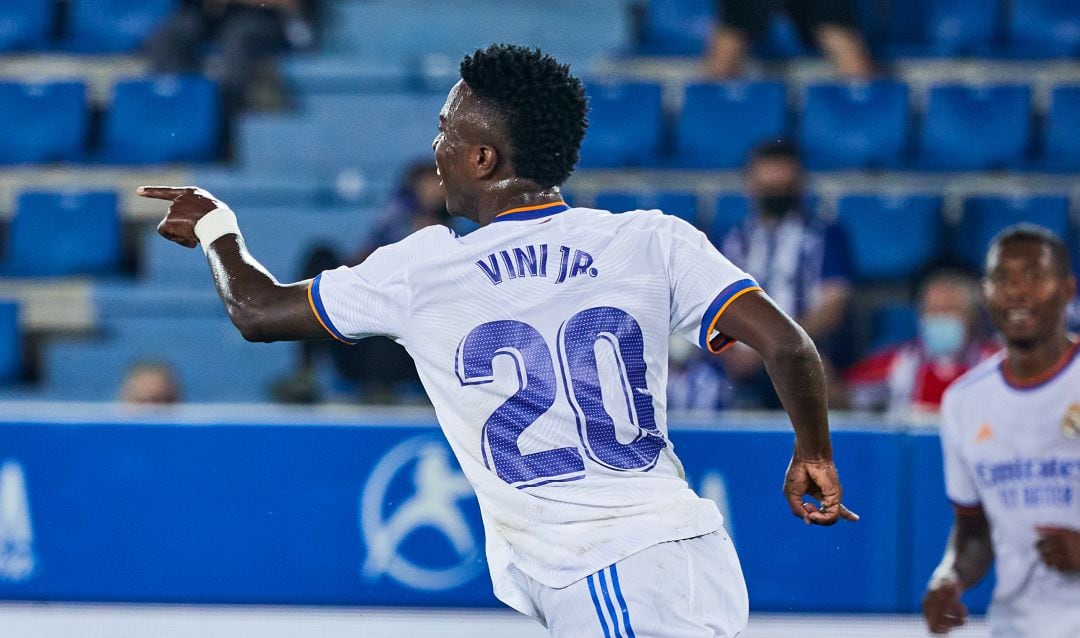 Vinicius celebra su gol contra el Deportivo Alavés