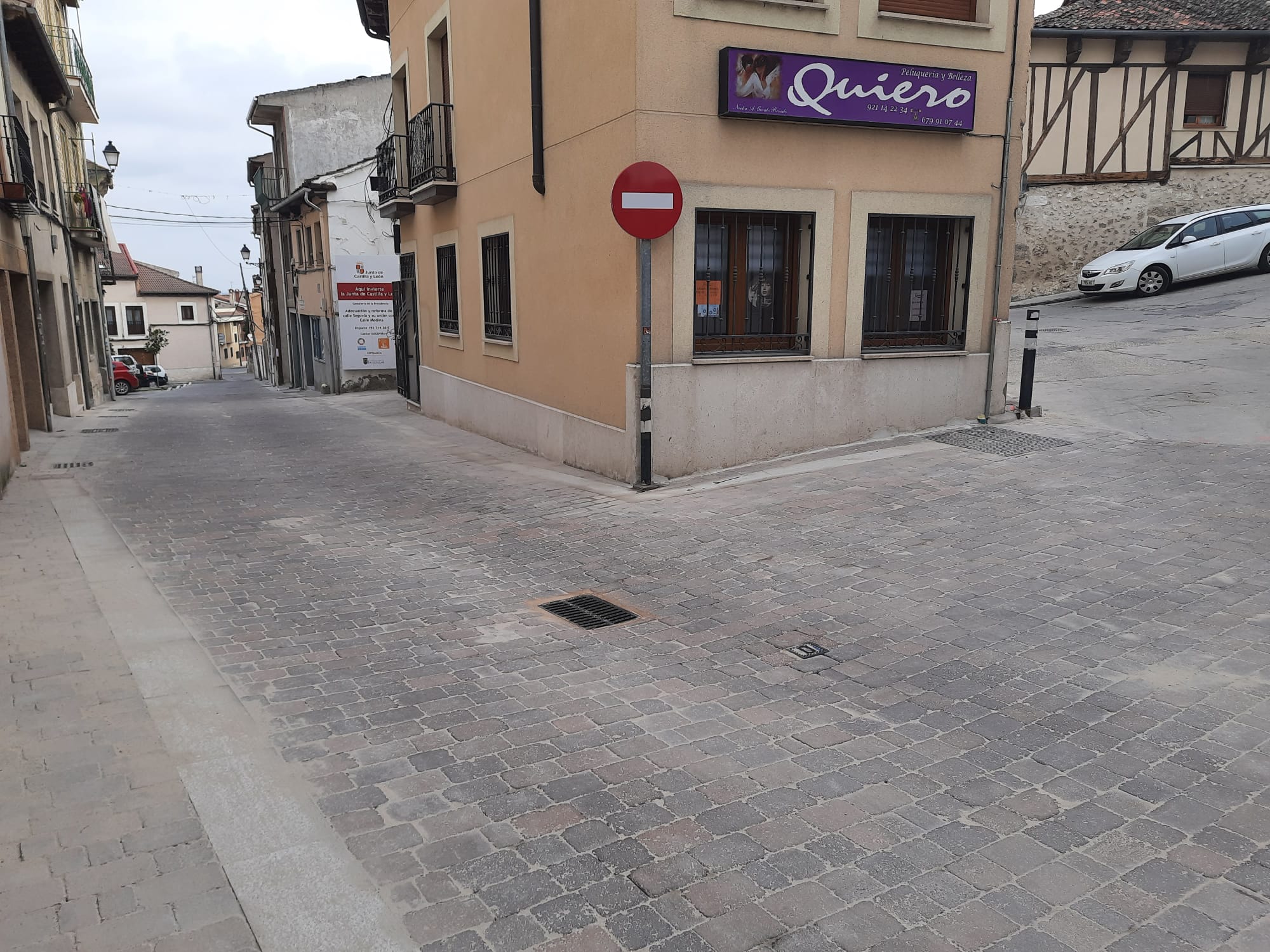 Nueva imagen de la calle Segovia de Cuéllar tras acabar la primera fase de remodelación