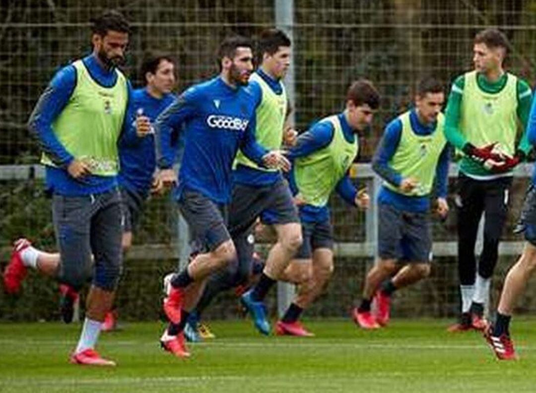 Los jugadores de la Real entrenan en Zubieta