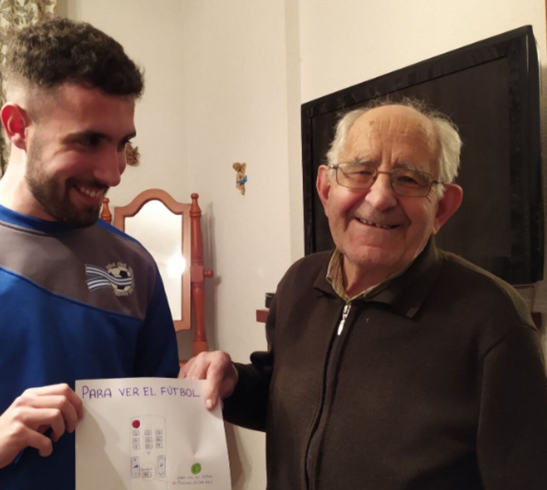 Juanjo, junto a su abuelo