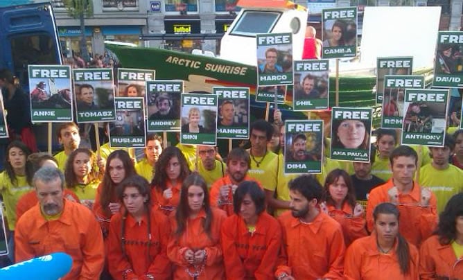 En España, el acto se ha desarrollado en la Puerta del Sol de Madrid con centenares de participantes.