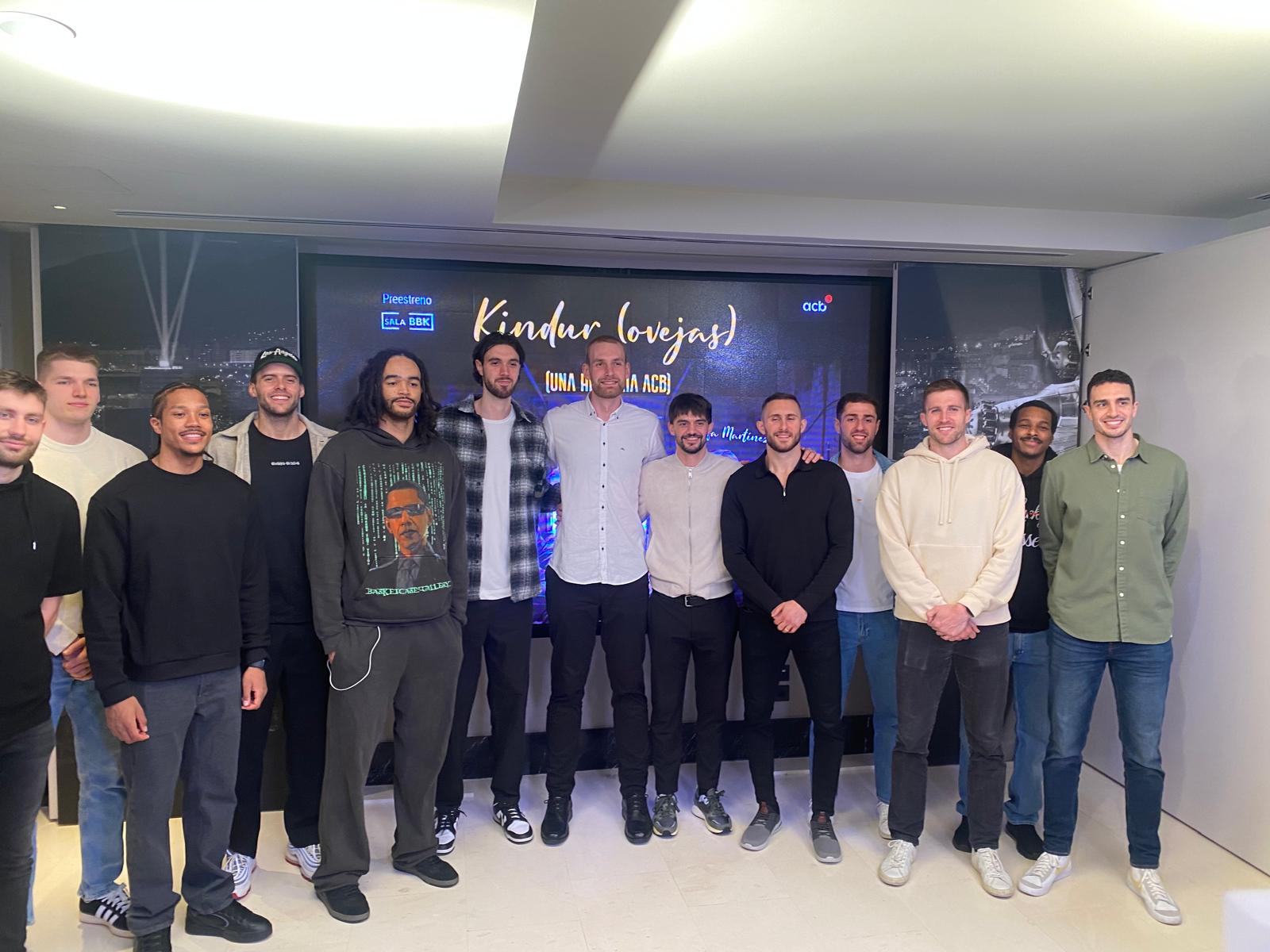 Todo el equipo acompañó a Hlinason en la presentación de su documental