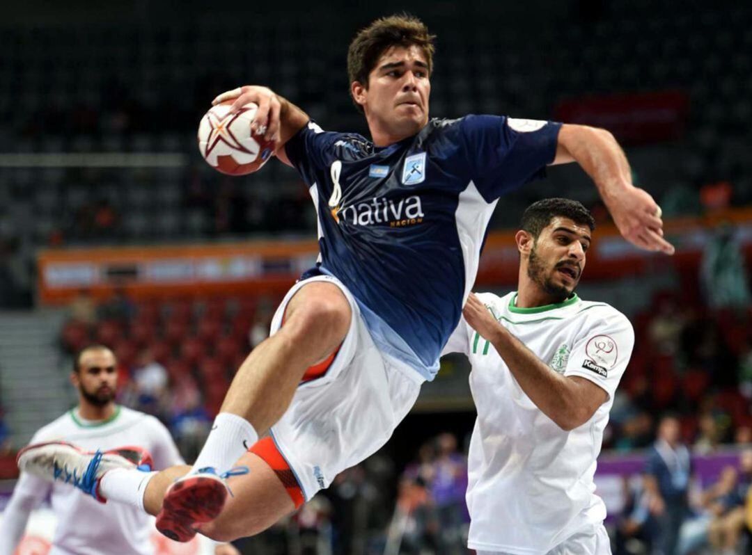 Pablo Simonet debe decidir entre la oferta del Ademar y la del Cuenca