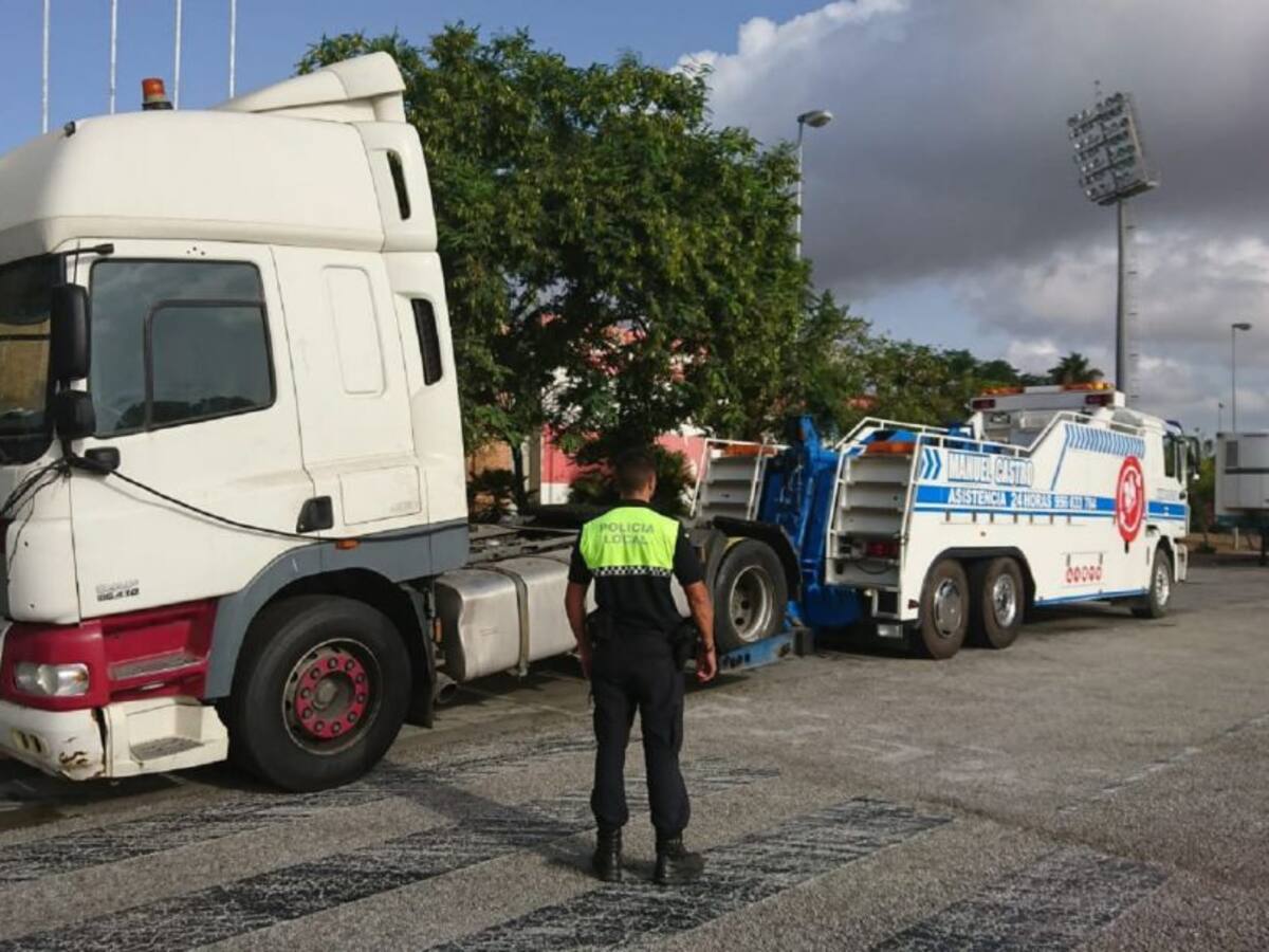 La Policía realiza controles a furgonetas, camiones y autobuses en Algeciras