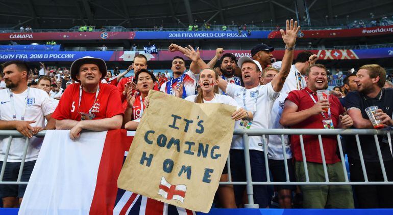 Aficionados ingleses durante el partido contra Suecia. 