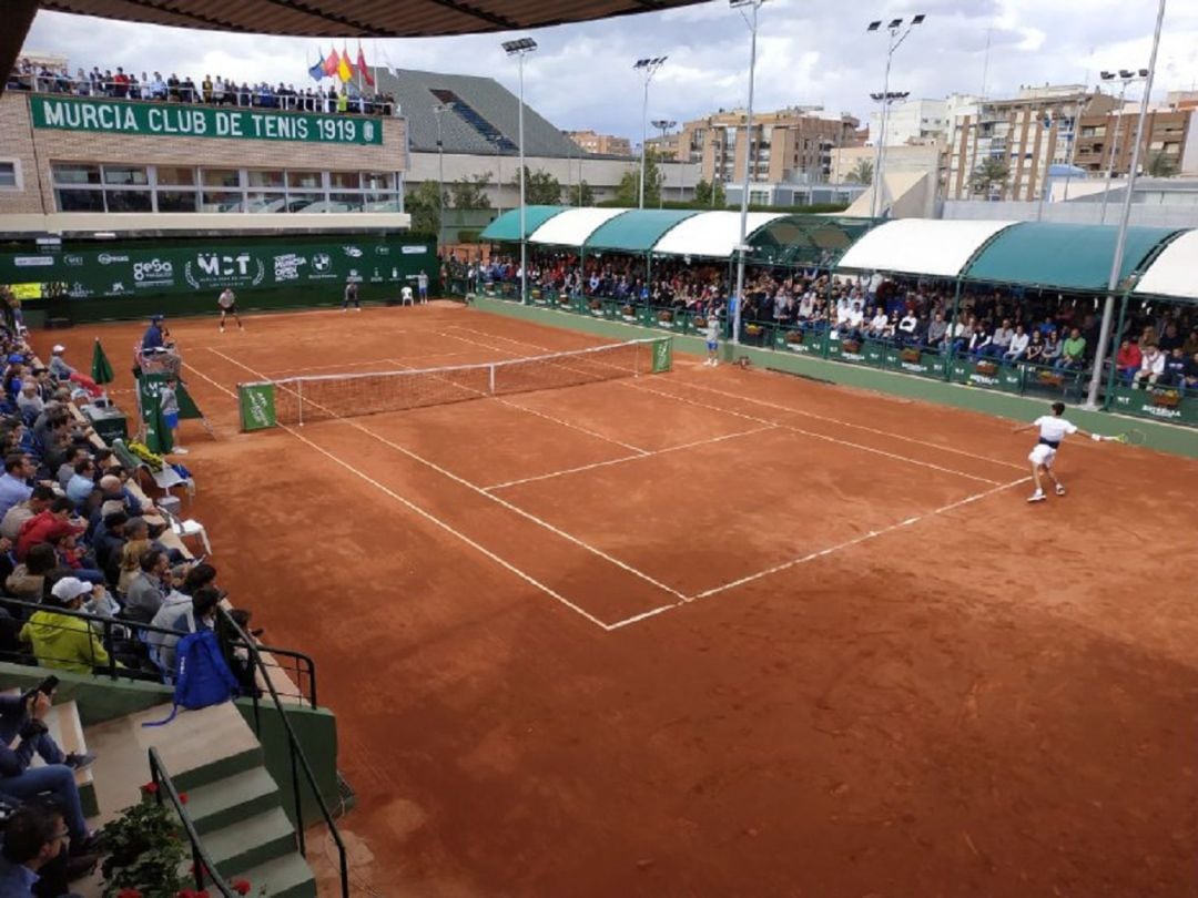 Una de las pistas del Real Murcia Club de Tenis