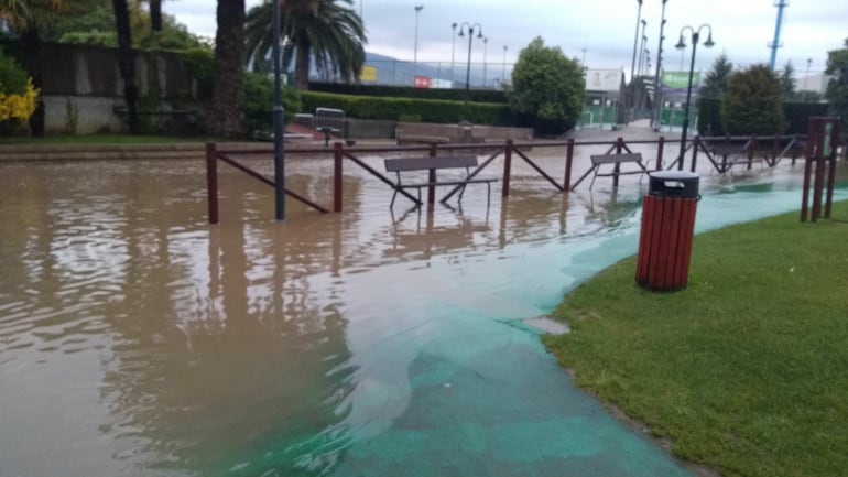 Parte de las instalaciones del Real Grupo de Cultura Covadonga afectadas por la lluvia