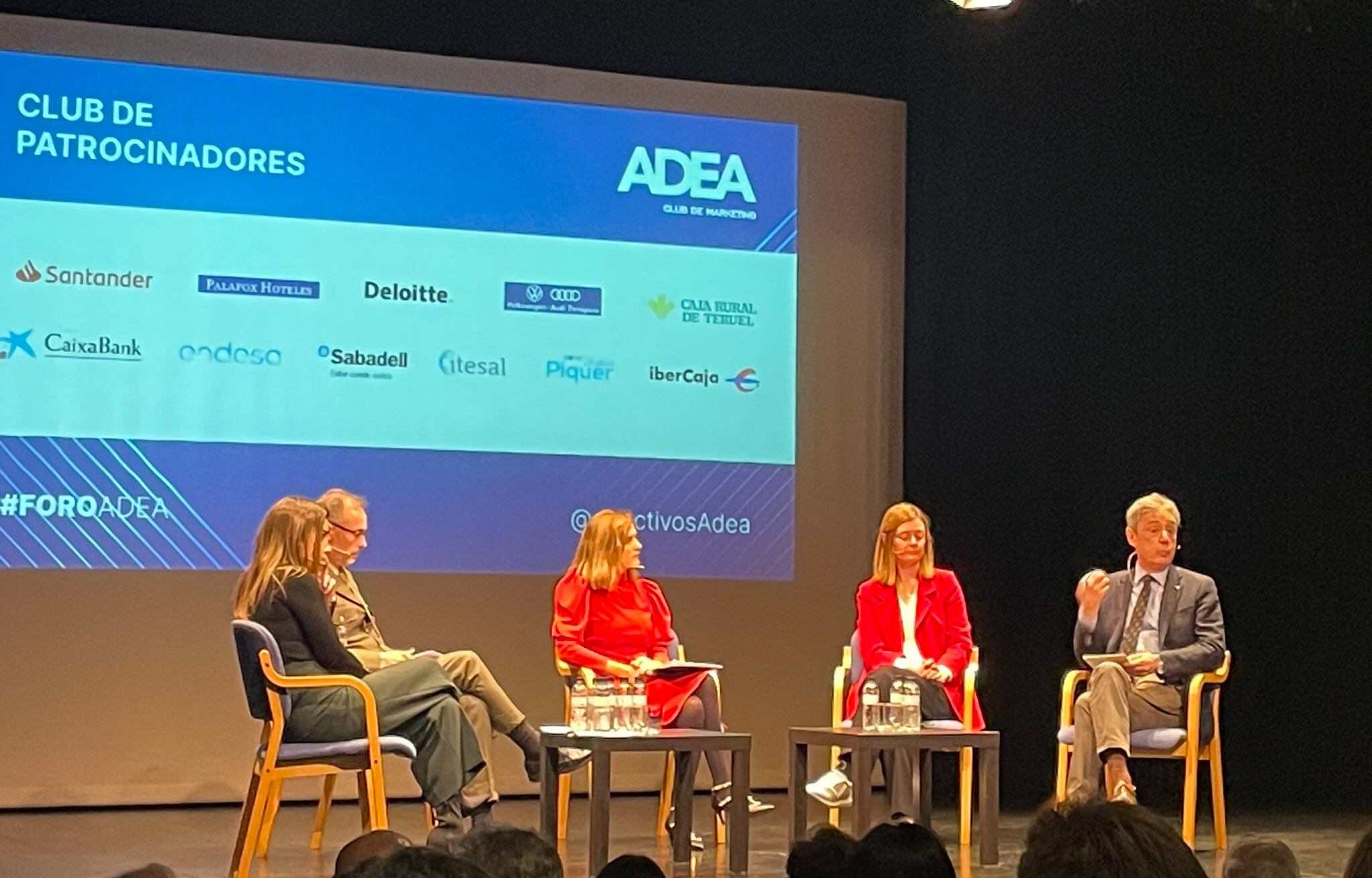 Participantes en la mesa redonda del Foro ADEA