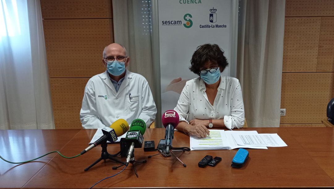 El gerente del Área de Salud y la delegada provincial de Sanidad durante la rueda de prensa