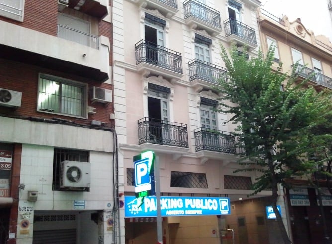 Fachada principal del nuevo colegio público San Juan de Ribera en Cirilo Amorós