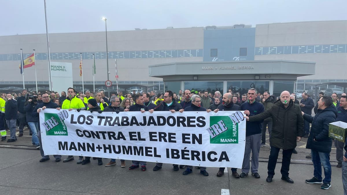 Protesta en Mann+Hummel Zaragoza contra el ERE que amenaza a 150 empleos: "Es una situación dramática"