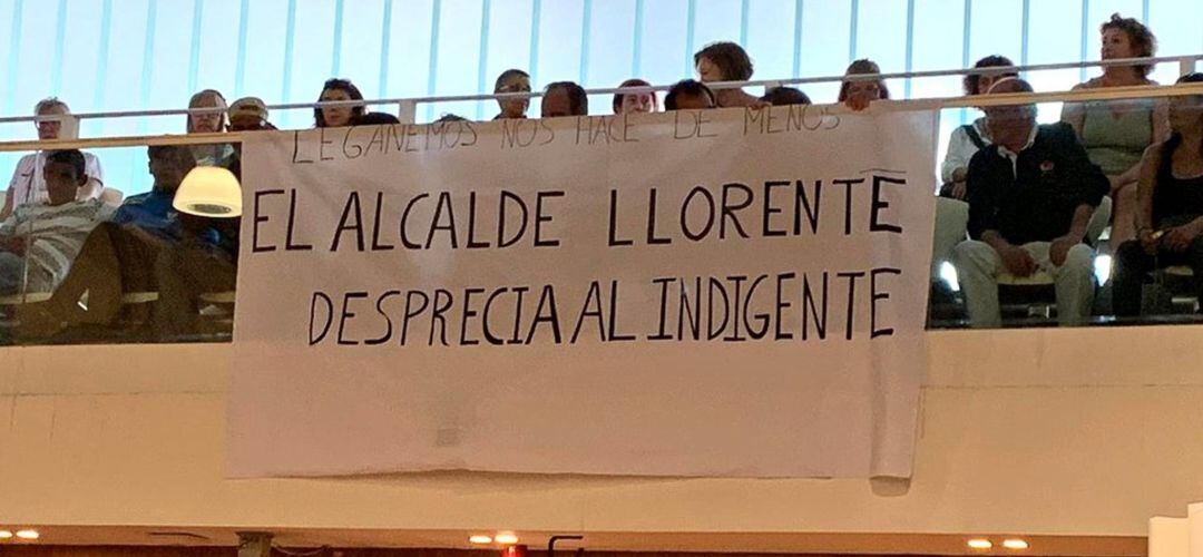 Varias personas sin recursos han criticado la falta de recursos que les destina el Ayuntamiento