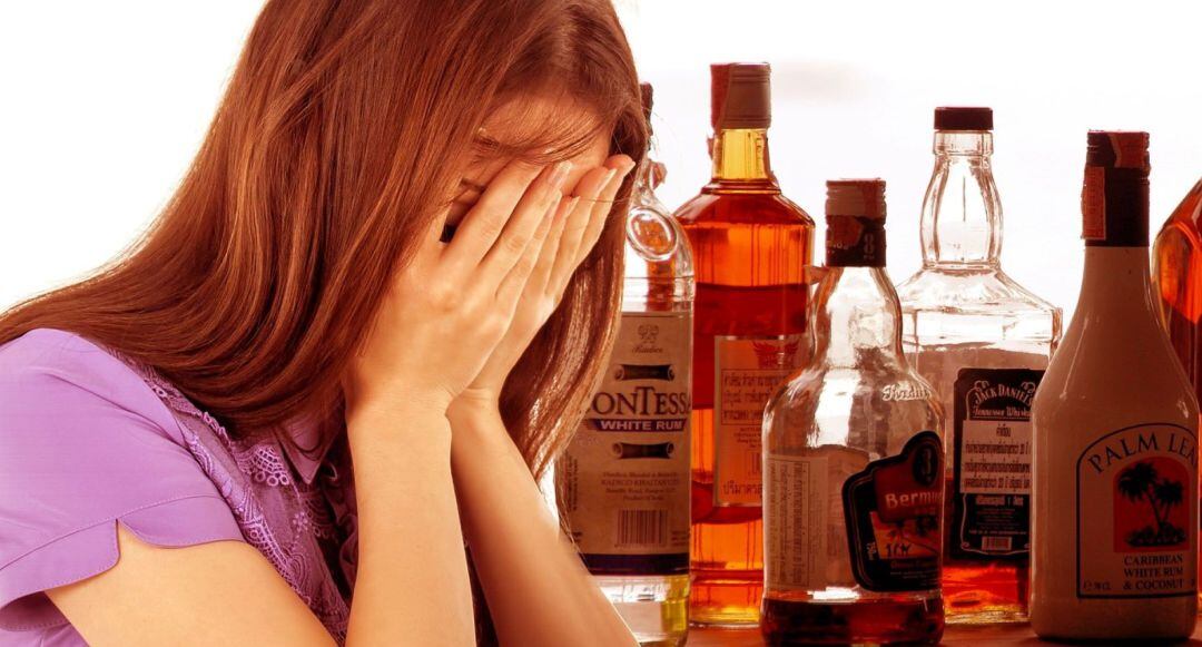 El consum excessiu d'alcohol es pot traslladar d'adults a adolescents.