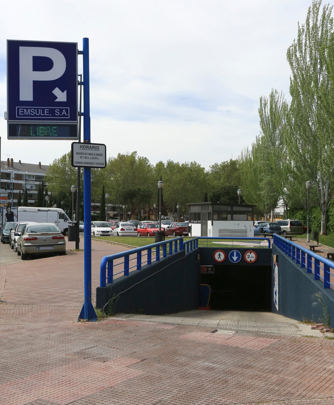 Los tres aparcamientos municipales tendrán dos horas gratuitas a cambio de comprar en el comercio local