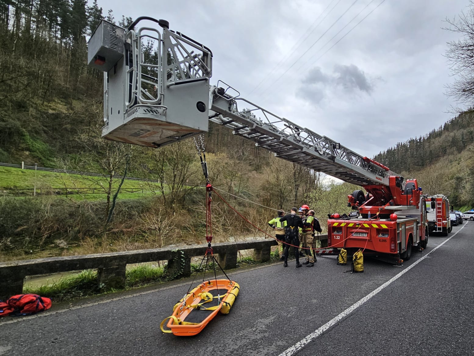 Rescate de persona fallecida en el río Deba. Bomberos Euskadi