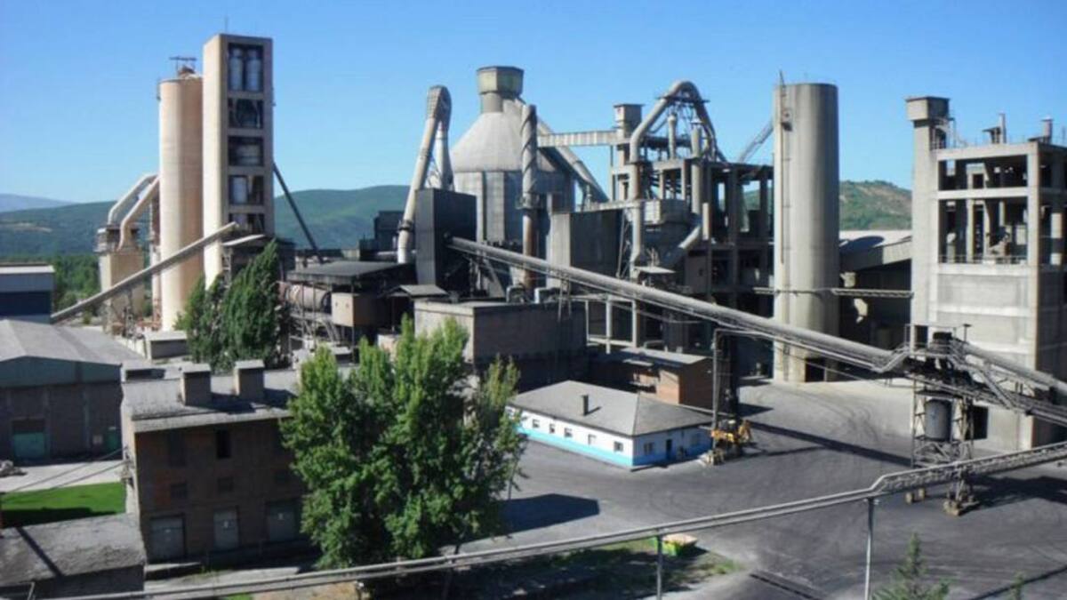 Cosmos analiza la posibilidad de parar el horno para evitar facturas de hasta 9.000 euros la hora de luz en la fábrica de Toral de los Vados