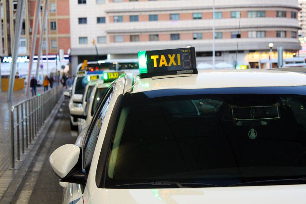 Taxis estacionados en la estación María Zambrano de Málaga