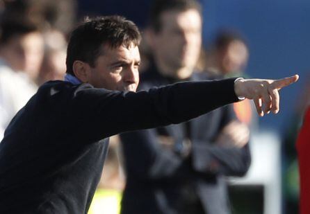 El entrenador del Leganés Asier Garitano, durante el partido de La Liga Santander, correspondiente a la jornada 32 que disputa contra el Celta de Vigo en el Estadio Municipal Butarque.