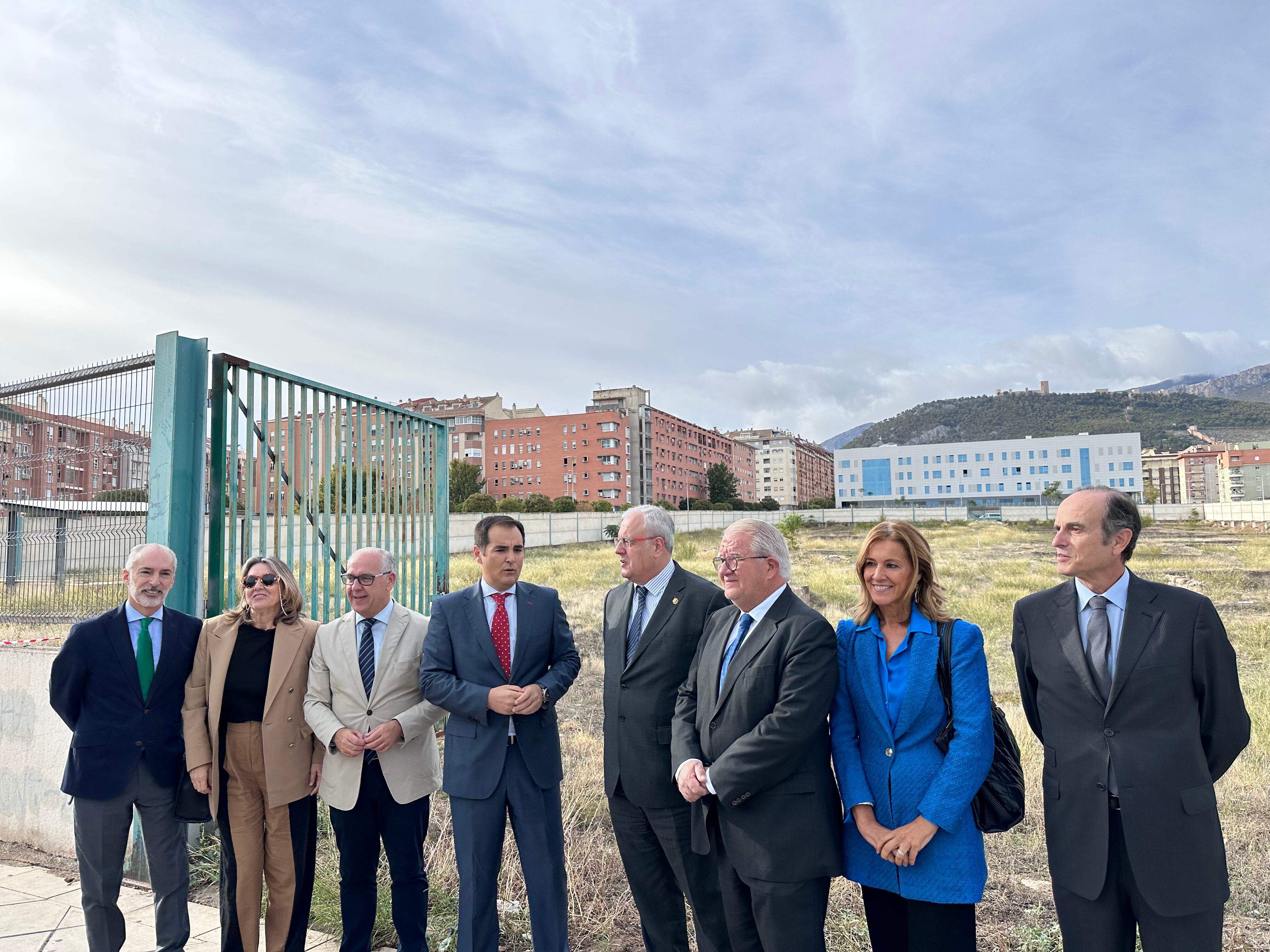 Visita del consejero de Justicia, al solar  de la futura Ciudad de la Justicia de Jaén.