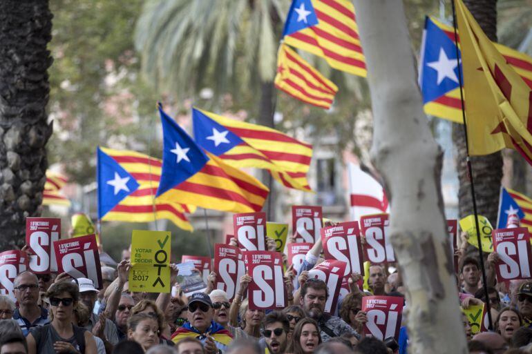 Centenares de personas, convocadas por ANC y Òmnium, se concentran ante el Tribunal Superior de Justicia de Cataluña (TSJC) en protesta por las detenciones Aspecto de la concentracion minutos antes de que de unicio la protesta ante el TSJC 