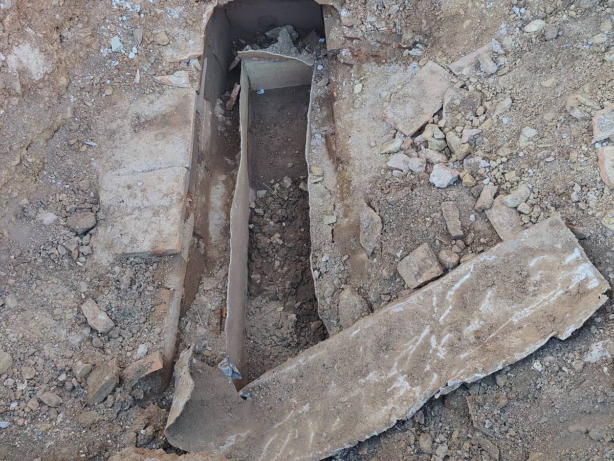 Descubren una tumba romana con un sarcófago de plomo durante las obras del Mercadona de Astorga