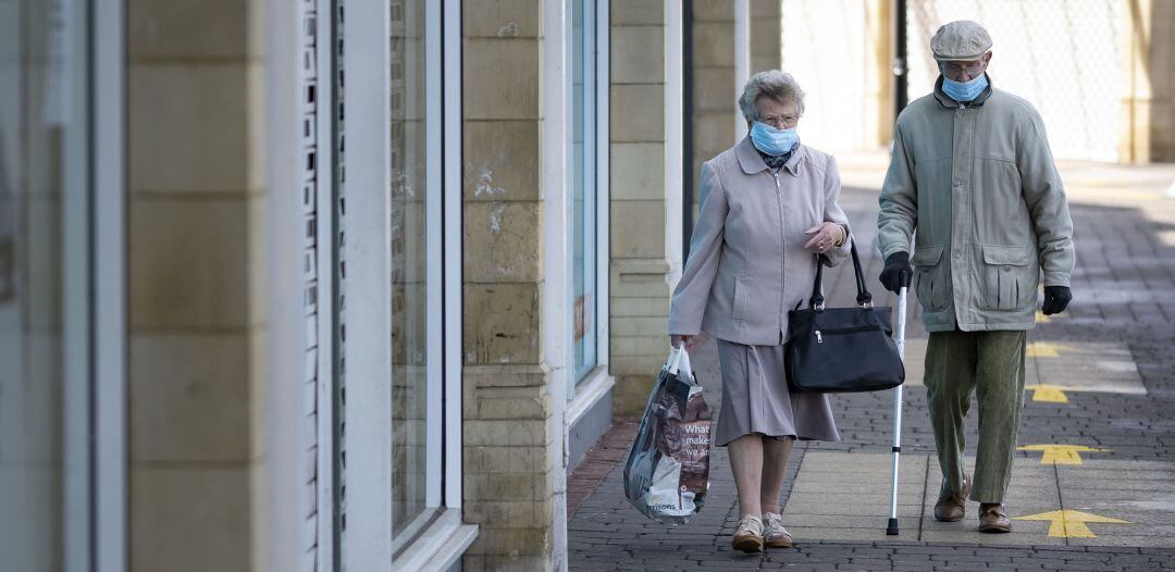 Los pensionistas, a los que ya les cuesta llegar a final de mes, tendrán que abonar 24 euros por persona para costear las mascarillas