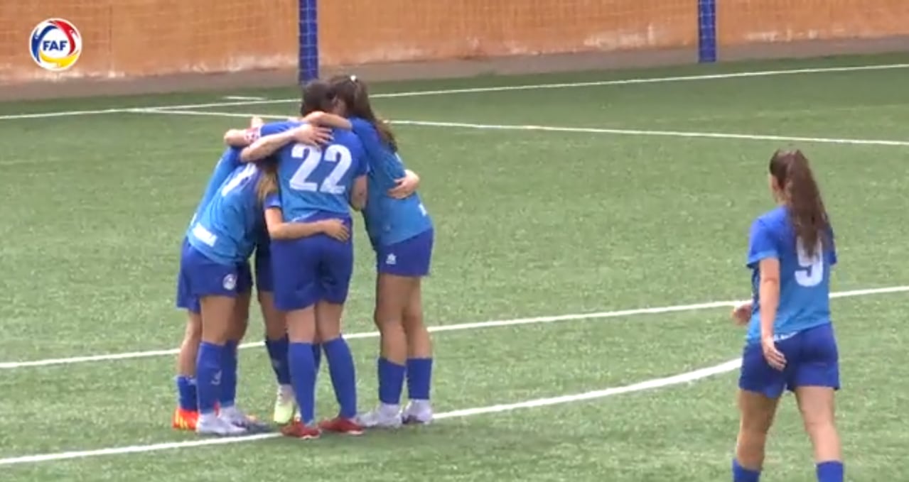 L'ENFAF femení celebra el segon gol davant el Torelló, partit disputat aquest diumenge al camp de la FAF de la Massana.