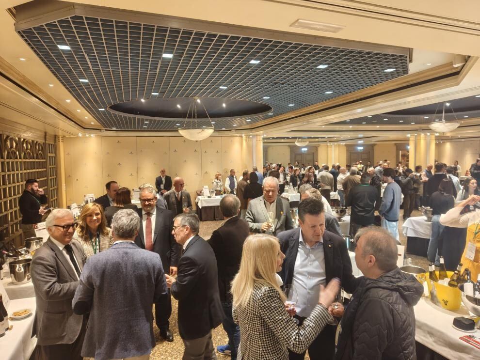 Los 900 inscritos han catado vinos y han profundizado en el enorme potencial enológico de Aragón. Foto: DGA